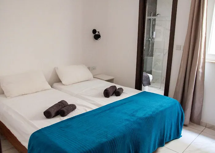 Cactus - New 3bd 2br Apartment *