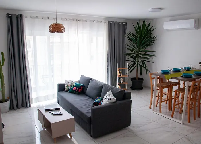 Cactus - New 3bd 2br Apartment *