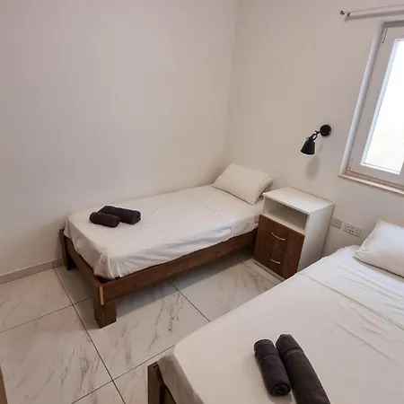 Cactus - New 3bd 2br *